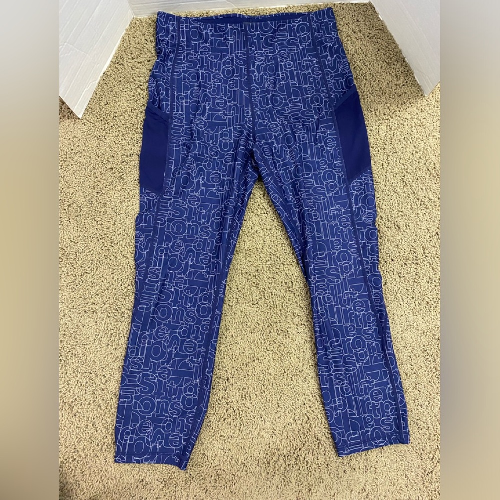 Sports illustrated leggings size large.